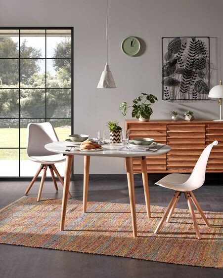 Silla Ralf blanco y patas de madera maciza de haya