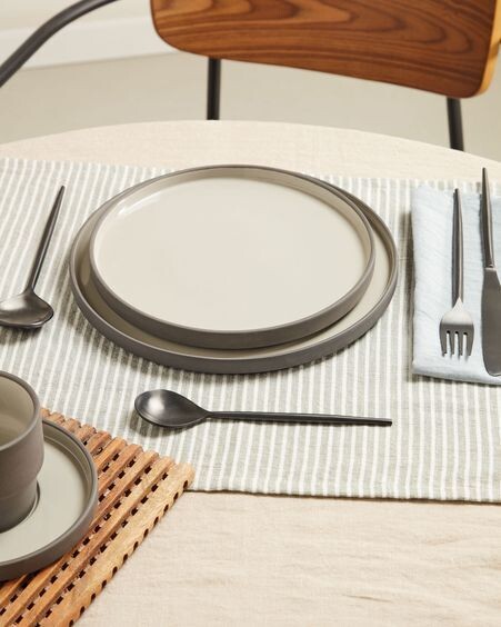 Plato plano Thianela de porcelana gris