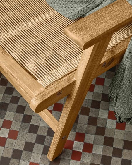 Sillón Geralda madera maciza acacia con acabado natural FSC 100%