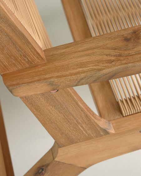 Sillón Geralda madera maciza acacia con acabado natural FSC 100%