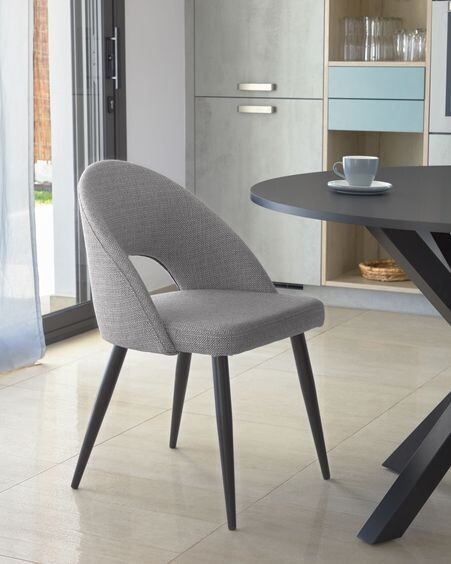 Silla Mael gris claro y patas de acero con acabado negro