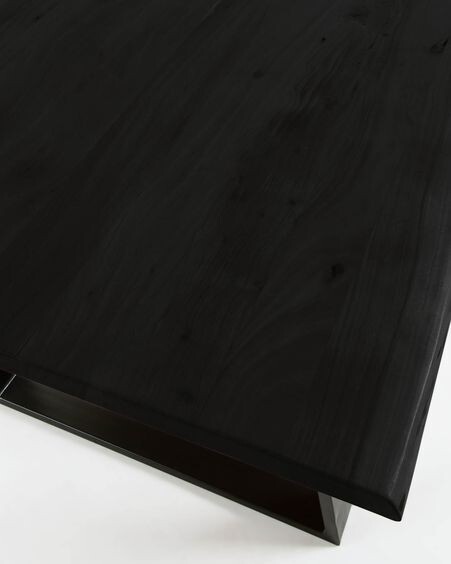 Mesa Alaia de madera maciza de acacia negro y patas de acero negro 160 x 90 cm