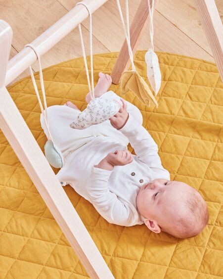 Set Yamile de 4 juguetes colgantes 100% de algodón (GOTS) para gimnasio infantil tipi
