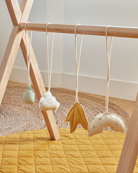 Set Yamile de 4 juguetes colgantes 100% de algodón (GOTS) para gimnasio infantil tipi