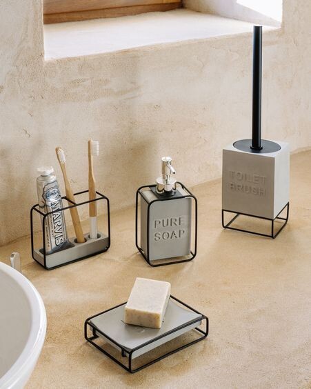 Escobilla de baño Jainen de cemento y acero negro