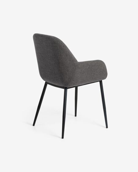 Silla Konna gris oscuro y patas de acero acabado pintado negro