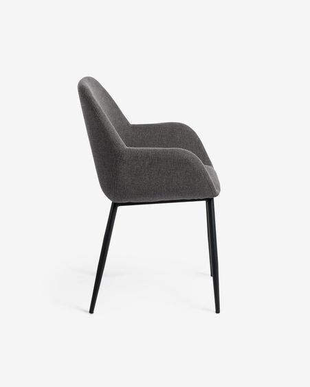 Silla Konna gris oscuro y patas de acero acabado pintado negro