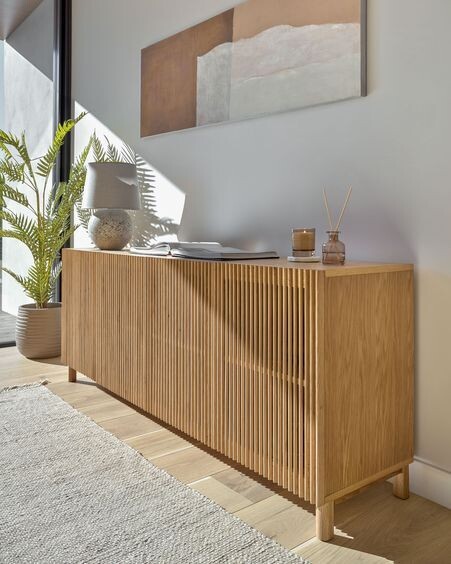 Aparador Beyla de madera maciza y chapa de roble 180 x 71,5 cm FSC 100 %