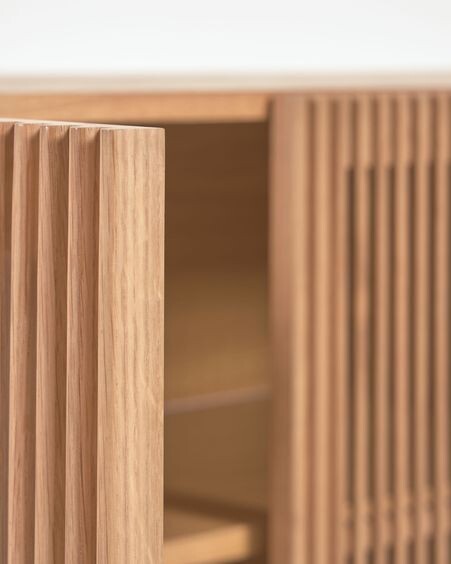 Aparador Beyla de madera maciza y chapa de roble 180 x 71,5 cm FSC 100 %