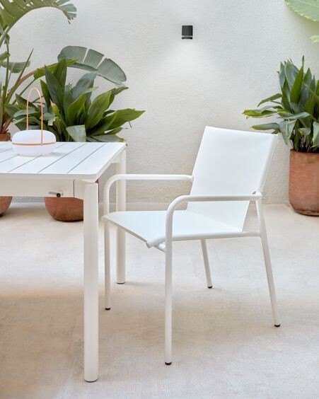 Mesa extensible de exterior Zaltana de aluminio con acabado blanco mate 180 (240) x 100 cm