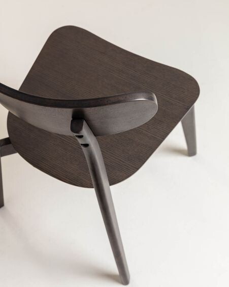 Silla Safina de chapa de fresno y madera maciza de caucho