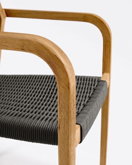 Silla Better de madera maciza de acacia y cuerda negro