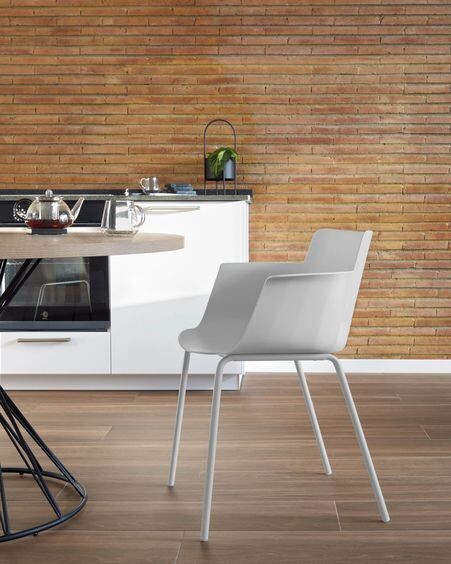 Silla con brazos Hannia gris