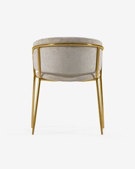 Silla Runnie de chenilla beige con patas de acero con acabado dorado