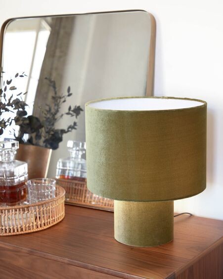 Lámpara de mesa Eastend de terciopelo verde