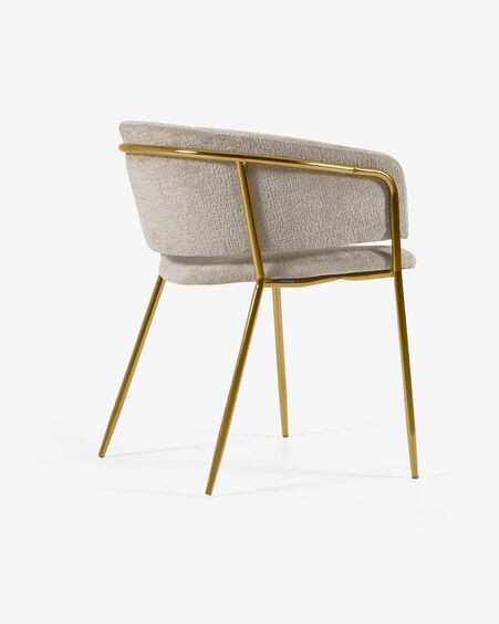 Silla Runnie de chenilla beige con patas de acero con acabado dorado