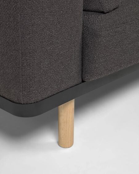 Sofá Noa 3 plazas con cojines gris patas acabado natural 230 cm