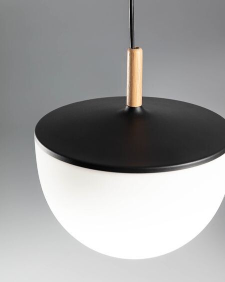 Lámpara de techo Neda de cristal con acero y madera de haya