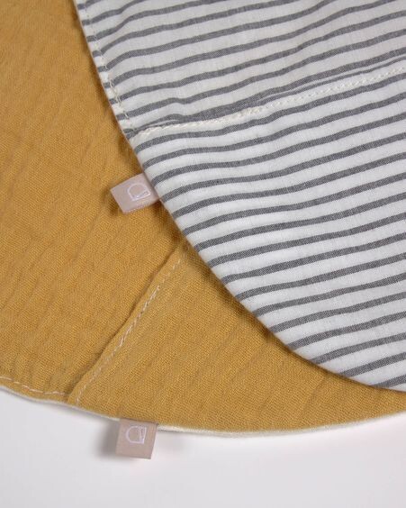 Set Manon de 2 baberos 100% algodón orgánico (GOTS) mostaza y rayas gris