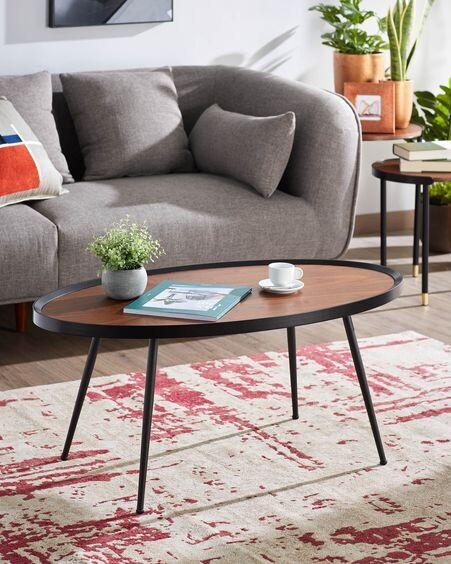 Mesa de centro Kinsley chapa de nogal y estructura de acero acabado negro 102 x 56 cm