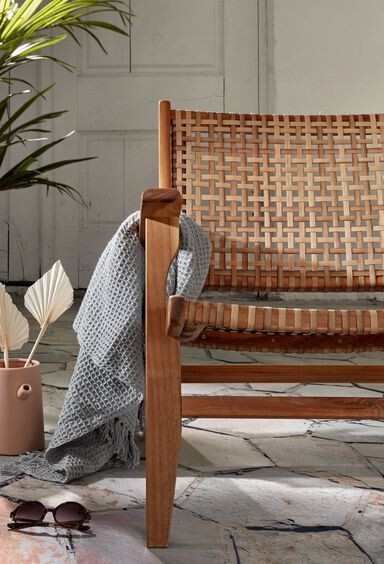 Sillón Grignoon de madera maciza de acacia y ratán sintético trenzado FSC 100%