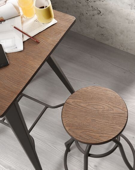 Taburete Malira de acero con acabado grafito y madera maciza de bambú altura 66-84 cm
