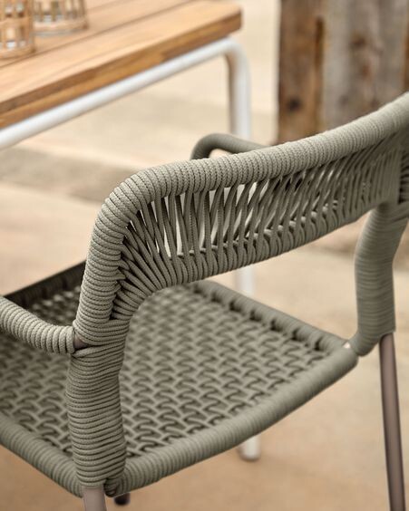 Silla Cailin de cuerda verde y patas de acero galvanizado pintado en verde oscuro