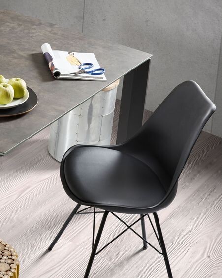 Silla Ralf negro con patas de metal
