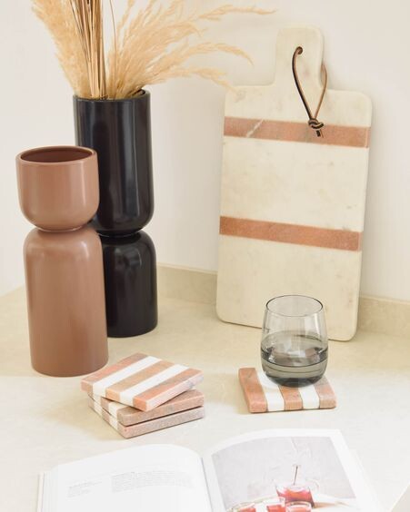 Tabla de servir Jesiah mármol blanco y rosa