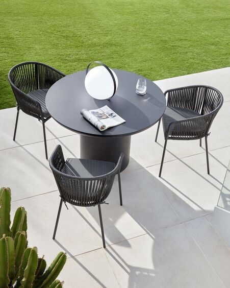 Mesa redonda de exterior Taimi de cemento con acabado negro Ø 110 cm