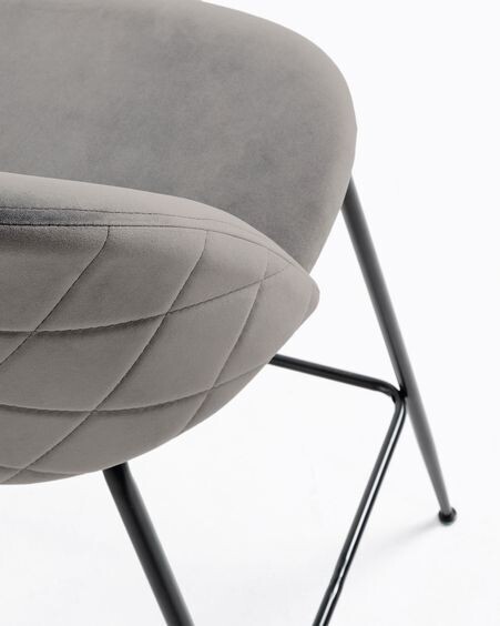 Taburete Ivonne terciopelo gris y acero con acabado negro altura 76 cm