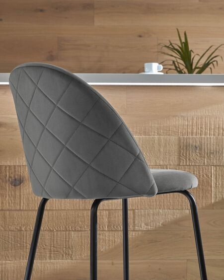 Taburete Ivonne terciopelo gris y acero con acabado negro altura 76 cm