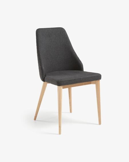 Silla Rosie gris oscuro y patas de madera maciza de fresno acabado natural