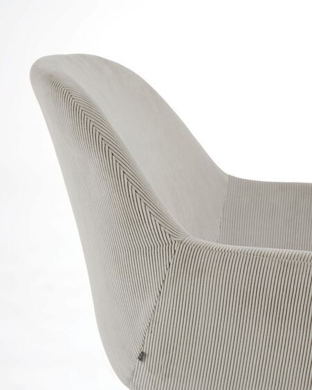 Silla Konna pana gris y patas de acero acabado pintado negro
