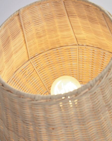 Lámpara de mesa pequeño Kamaria de ratán con acabado natural