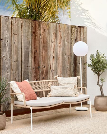 Sofá Cailin 2 plazas cuerda beige patas de acero galvanizado blanco 150 cm