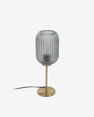 Lámpara de mesa Hestia de metal con acabado latón y cristal gris
