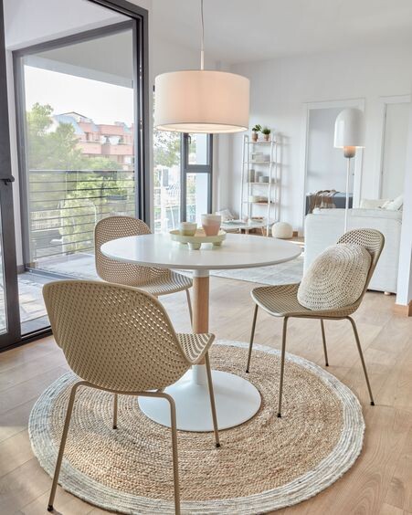 Mesa redonda Trick Ø 90 cm lacado blanco pie madera maciza fresno y acero acabado blanco