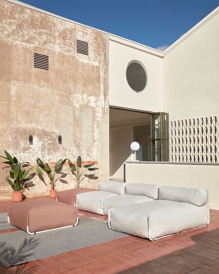Puf sofá modular longue con respaldo exterior Square gris claro aluminio blanco 165x101 cm