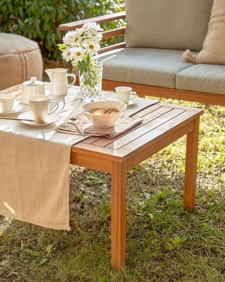 Set de exterior Vilma de sofá, 2 sillones y mesa de centro madera maciza acacia FSC 100%