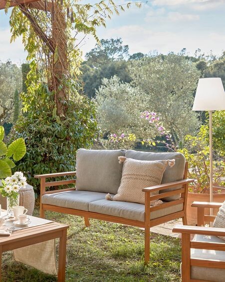 Set de exterior Vilma de sofá, 2 sillones y mesa de centro madera maciza acacia FSC 100%