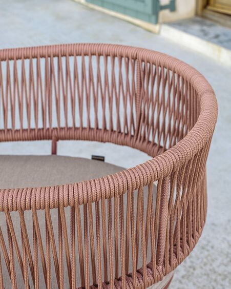 Silla Nadin de cuerda terracota y patas de acero galvanizado