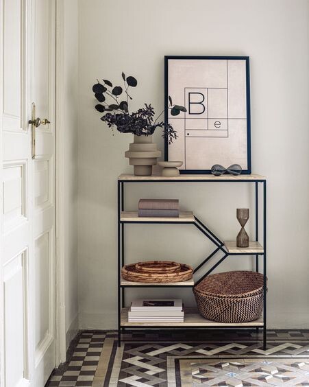 Estantería Push de madera maciza de mango y acero negro 80 x 93,5 cm