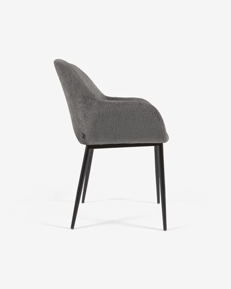 Silla Konna de chenilla gris oscuro y patas de acero acabado pintado negro