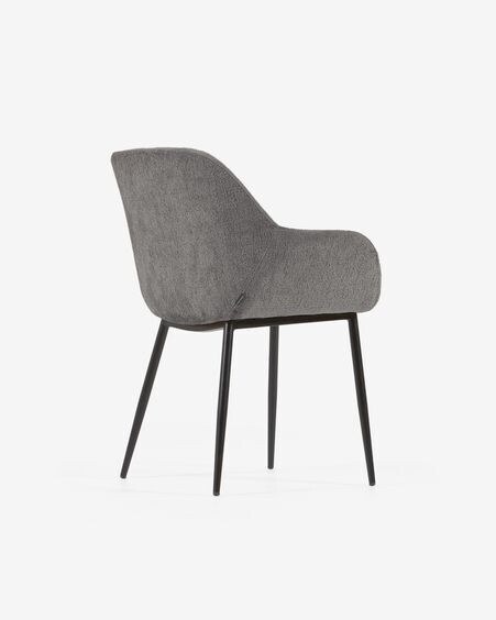 Silla Konna de chenilla gris oscuro y patas de acero acabado pintado negro