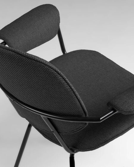 Silla Naiquen gris oscuro y acero acabado negro