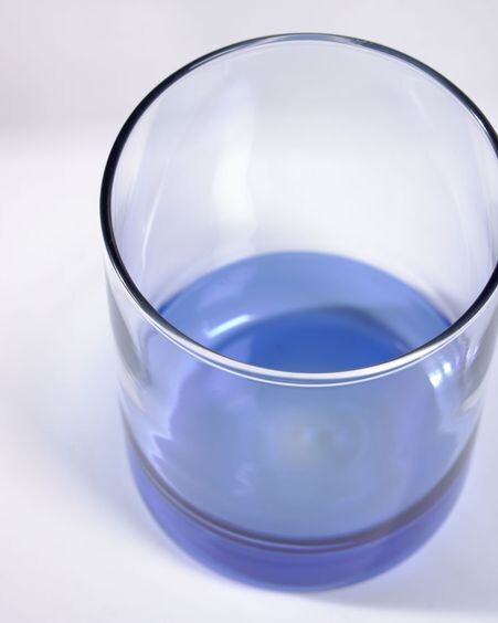Vaso Dorana vidrio transparente y azul