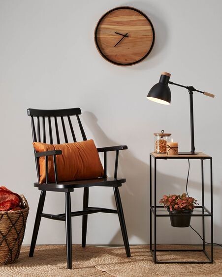 Silla con brazos Tressia DM y madera maciza de caucho lacado negro