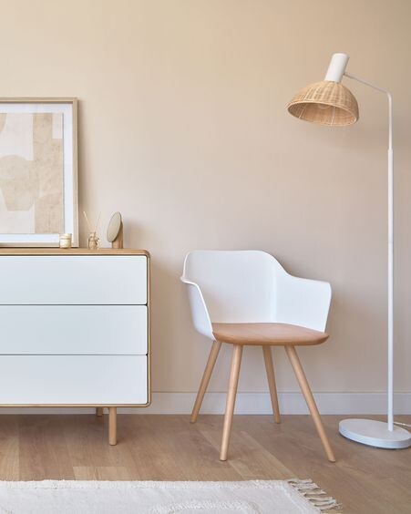 Silla Bjorg blanco y madera maciza de haya