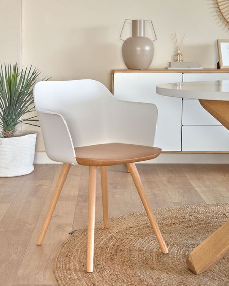 Silla Bjorg blanco y madera maciza de haya